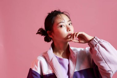 Sokak modasında genç Asyalı kadınların portreleri