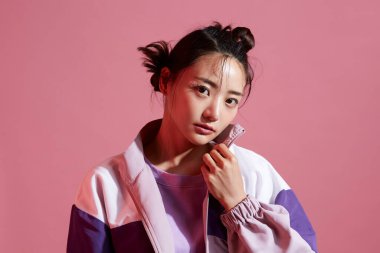 Sokak modasında genç Asyalı kadınların portreleri