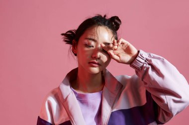 Sokak modasında genç Asyalı kadınların portreleri