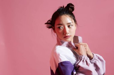 Sokak modasında genç Asyalı kadınların portreleri