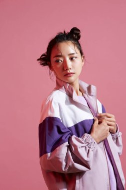 Sokak modasında genç Asyalı kadınların portreleri