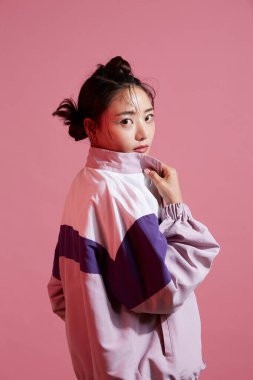 Sokak modasında genç Asyalı kadınların portreleri