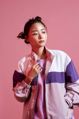 Sokak modasında genç Asyalı kadınların portreleri