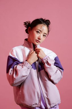 Sokak modasında genç Asyalı kadınların portreleri