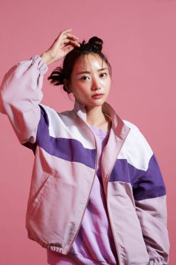 Sokak modasında genç Asyalı kadınların portreleri