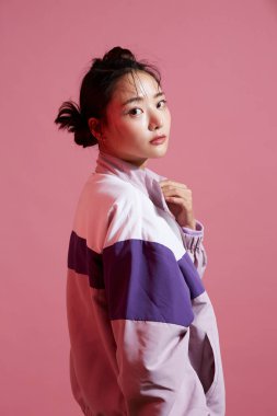 Sokak modasında genç Asyalı kadınların portreleri