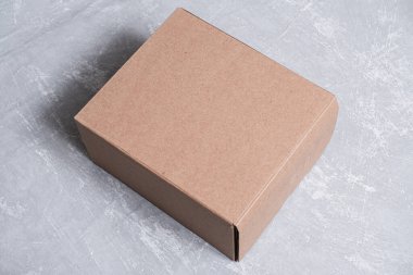 Model için doku kullanımlı karton kutu