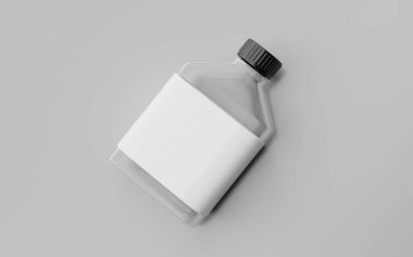 Yan tarafında beyaz bir etiket olan berrak bir şişe.