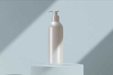 Bir kaidede duran beyaz bir losyon şişesi. Model ambalaj tasarımı için kullanışlı.