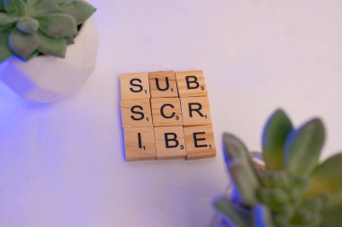 Scrabble tahtası abone, sosyal medya konsepti, içerik yaratıcısı diyor