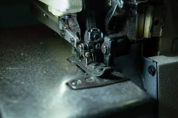 Dikiş makinesi, iğne bağlantı noktası dikiş makinesi.