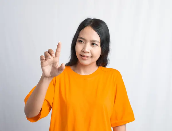 Beyaz Arkaplanda, Turuncu Tişörtlü Genç Kadın Hareketi