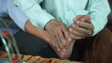 Refleksoloji Ayak Masajı. Geleneksel ayak masajı