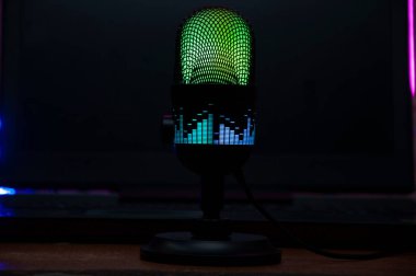 Bloglar için mikrofon ve radyo için yazı