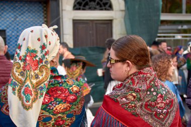 Vigo, Pontevedra, İspanya; 7 Nisan 2024; Vigo kadınları, Vigo 'nun Fransızlara karşı yeniden soruşturmasında çok önemli bir rol oynadılar. Dönem kostümlü kadınlar