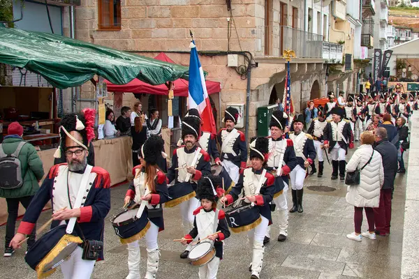 Vigo, Pontevedra, İspanya; 7 Nisan 2024; Vigo 'nun eski Vigo kasabasında Fransızlara karşı fethi. Fransız birlikleri, Vigo şehrini fethettikten sonra devriyeye çıktılar.