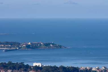 Baiona 'yı çevreleyen dağlardan Atlantik' le çevrili Villa 'nın olağanüstü manzarasını görebilirsiniz..