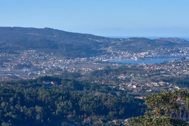 Baiona 'yı çevreleyen dağlardan Atlantik' le çevrili Villa 'nın olağanüstü manzarasını görebilirsiniz..