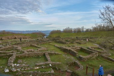 CASTRO DE REI, LUGO, SPAIN; 26 Ocak 2024: Viladonga 'nın' Castro 'tepesi kalesi, 2009 yılında Xunta de Galicia tarafından Kültürel Faiz Varlığı ilan edildi..