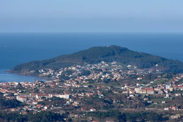 stock image Panoramic view of Nigran that you can see Monte Ferro, the Estela Islands, Playa America and Porto do Molle