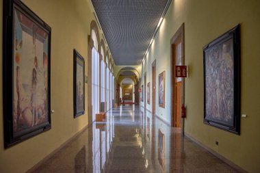 Pazo do Horreo, Santiago, Galiçya, İspanya; Şubat 02.2023; Pazo do Horreo 'daki koridor, Galiçya Parlamentosu' nun merkezi..