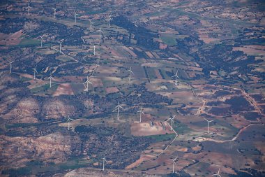 Valencia ve Madrid arasındaki bir uçaktan yüzlerce rüzgar türbini ya da rüzgar jeneratörü görüldü.