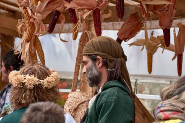 Baiona, Pontevedra, İspanya; Mart 06.2022; Amerika 'nın keşfi ile birlikte Caravel La Pinta' nın Baiona 'ya gelişini kutlayan ortaçağ Arribada festivali.