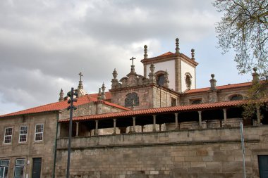 Portekiz, Lamego 'daki Meryem Ana Katedrali' nin güzel bir görüntüsü.