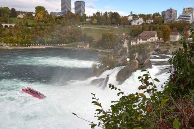 Ren Şelalesi (Rheinfall), İsviçre 'nin kuzeyinde Schaffhausen yakınlarında Neuhausen' de yer alan bir şelaledir.