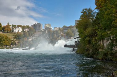Ren Şelalesi (Rheinfall), İsviçre 'nin kuzeyinde Schaffhausen yakınlarında Neuhausen' de yer alan bir şelaledir.