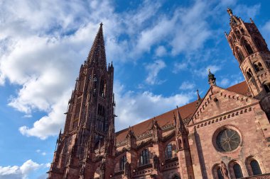 Fransa 'nın Alsace kentindeki Mulhouse şehrindeki ana ıslah olmuş kilise olan Saint-tienne Kilisesi' nin Protestan Aziz Stephen Kilisesi 'nin bir parçası.