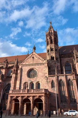 Fransa 'nın Alsace kentindeki Mulhouse şehrindeki ana ıslah olmuş kilise olan Saint-tienne Kilisesi' nin Protestan Aziz Stephen Kilisesi 'nin bir parçası.