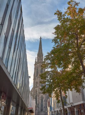 Fransa 'nın Alsace kentindeki Mulhouse şehrindeki ana ıslah olmuş kilise olan Saint-tienne Kilisesi' nin Protestan Aziz Stephen Kilisesi 'nin bir parçası.