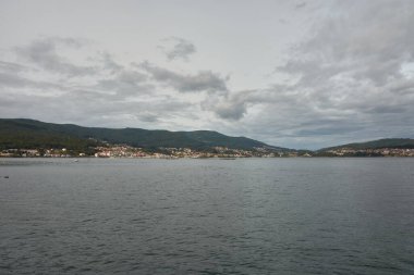 Pontevedra 'da (Galiçya) Lerez Nehri' nin ağzındaki küçük kasabalar Ria de Pontevedra 'yı oluşturur..