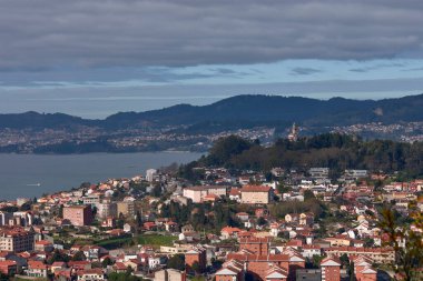 Sabahın erken saatlerinde Ria de Vigo manzarası.