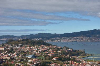 Sabahın erken saatlerinde Ria de Vigo manzarası.