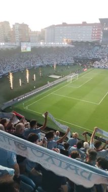 Vigo, Pontevedra, İspanya; 23 Ağustos 2024; Celta, Valencia Match 'e Karşı' Oliveira dos Cen Anos 'şarkısını söyleyen hayranlar