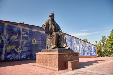 Semerkand, Özbekistan 'daki Mirzo Ulugbek anıtı Timurid İmparatorluğu' nun en büyük astronomu ve matematikçilerinden birine saygılarını sunuyor. 15. yüzyılın önemli bir figürü olarak Ulugbek bilime önemli katkılarda bulundu. 