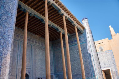 the beautifully decorated walls of the harem courtyard in the Tosh Hovli (Tash Hauli) Palace, located in Khiva, Uzbekistan. The walls are adorned with intricate Islamic ornaments and glazed tiles, showcasing the craftsmanship of artisans  clipart