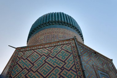 Asya fatihi Timur 'un anıt mezarı olan Gur-e-Amir' in mavi kubbesine yakın plan, Tamerlane olarak da bilinir, Semerkant, Özbekistan 'da bulunur. Kubbe Timurid mimarisinin bir başyapıtıdır., 