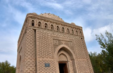 Özbekistan 'ın Bukhara kentindeki huzurlu bir parkta bulunan Samanid Mozolesi, Orta Asya' nın en önemli mimari hazinelerinden biridir. 9. yüzyılda yapılmış.