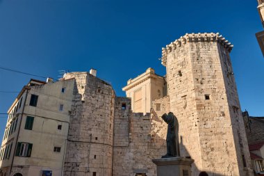 Hırvatistan 'ın Split kentindeki Diocletian Sarayı' nın ortaçağ bölümünde yer alan Meyve Meyvesi, hayat ve tarihle dolu canlı bir merkez.. 