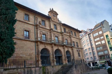 Oviedo, İspanya; 4 Şubat 2025: San Pelayo Manastırı, İspanya 'nın Oviedo kentinde bulunan tarihi bir dini binadır. 10. yüzyılda kurulmuş, kendini dini inançları korumaya adamış rahibelerin Benedictine tarikatına ev sahipliği yapar.