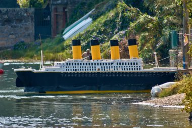 Nigran, Pontevedra, İspanya; 24 Ağustos 2025: A Foz, Ramallosa, Nigran 'daki Flota como poidas etkinliği, mizah, yaratıcılık ve popüler ruh ile dolu bir kutlama için her yaz yüzlerce insanı bir araya getirir..