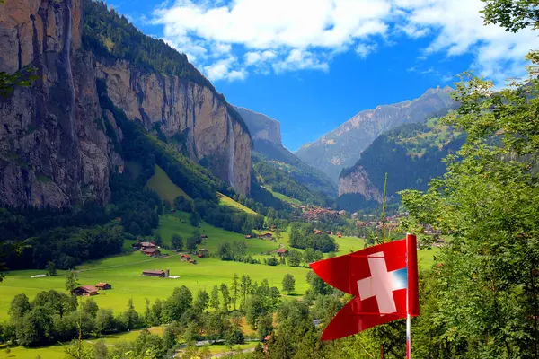 Lauterbrunnen İsviçre 'nin Bern kantonuna bağlı Interlaken-Oberhasli yönetim bölgesinde bir köy ve belediyedir..