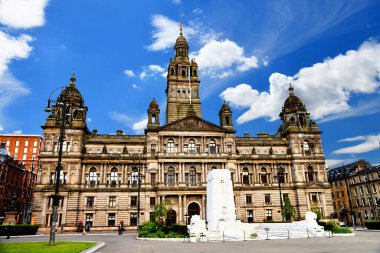 Glasgow şehir merkezindeki George Meydanı.