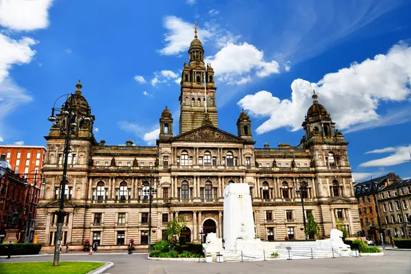 Glasgow şehir merkezindeki George Meydanı.