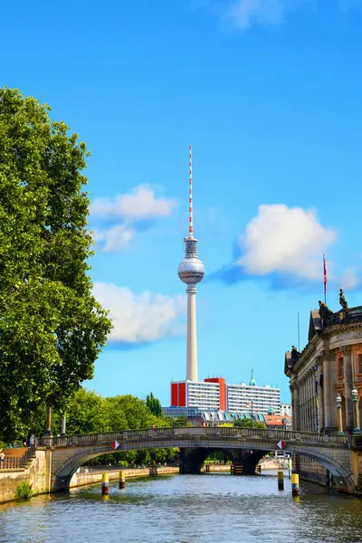Müze Adası 'ndan Berlin TV Kulesi' ne.