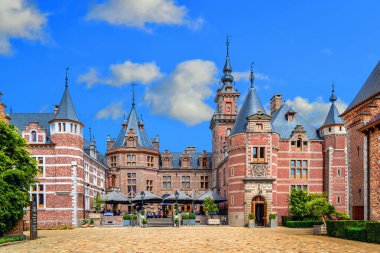 Ordingen Kalesi, Orta Çağ 'a kadar uzanan tarihi olan 19. yüzyıldan kalma bir şato..