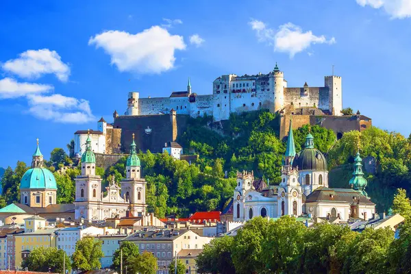 Hohensalzburg Kalesi Orta Avrupa 'nın en büyük korunmuş kalesidir..